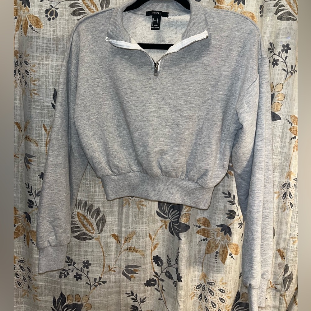 Forever 21 Cropped Pullover Small